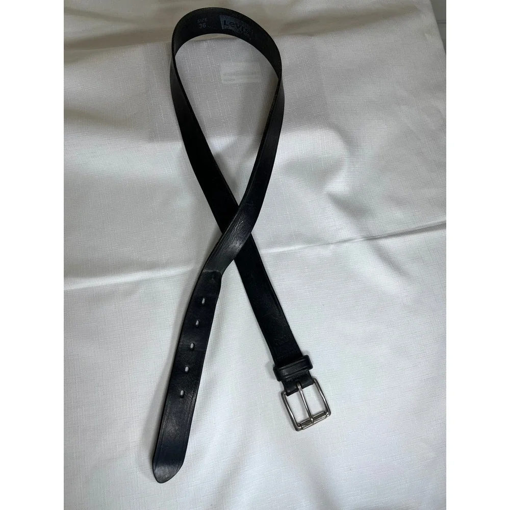 Levis Mens Black Genuine Leather Belt Silver Buckle Size 36 Classic Casual